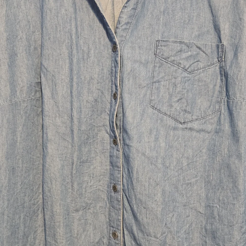 CJ Banks Women’s Chambray Denim Button Down Shirt 3X Blue Lightweight Casual Top - Picture 4 of 6